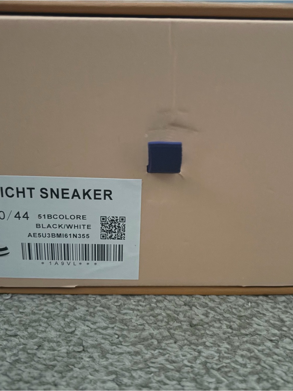 Louis Vuitton Black and White Low-Top Sneaker - Picture 9 of 10